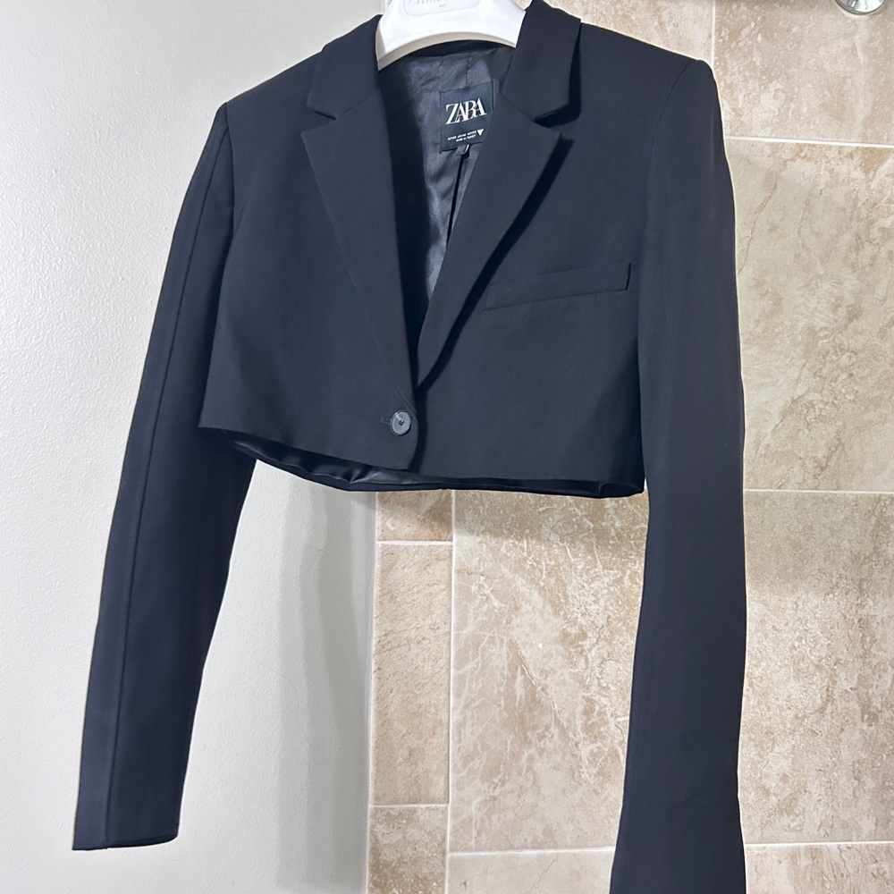 [Sold] Zara Black Cropped Blazer